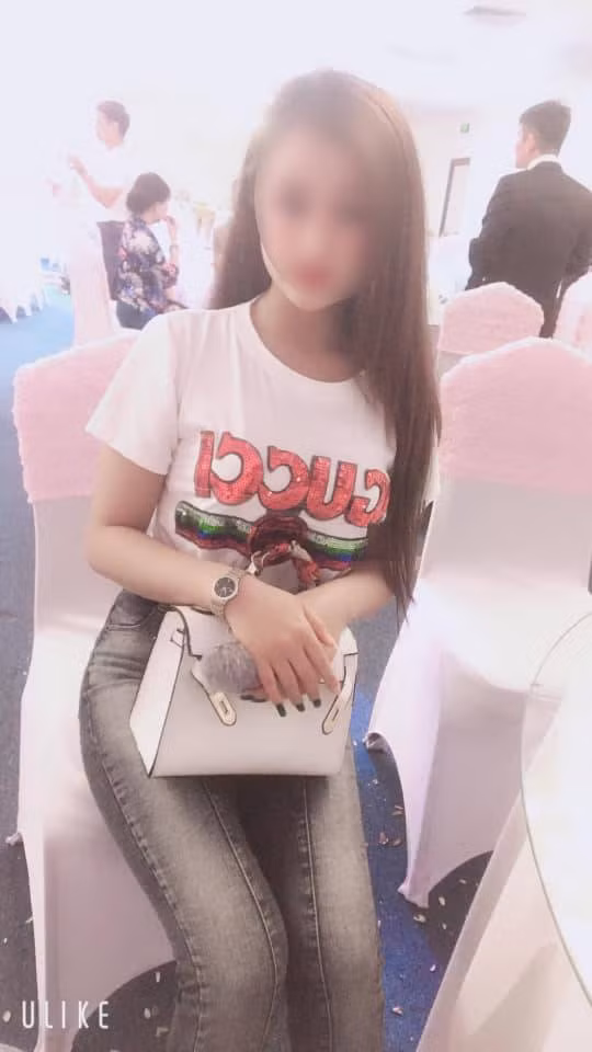 Chủ nhà trọ nơi nữ DJ xinh đẹp bị sát hại cho biết, cách đây gần 1 năm, mẹ con Trang thuê 2 căn phòng trọ cạnh nhau trong cùng khu nhưng không ở chung. Trong thời gian qua, chủ nhà đã gửi giấy kê khai tạm trú, tạm vắng nhưng cả hai mẹ con chưa thực hiện.