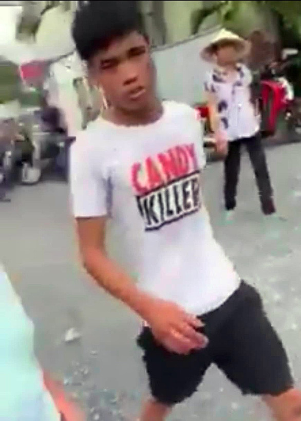 Liên quan vụ giang hồ vây xe chở công an tại xã Hiệp Hòa, Cơ quan cảnh sát điều tra Công an TP Biên Hòa (Đồng Nai) đã thực hiện lệnh bắt khẩn cấp đối với Nguyễn Văn Căn (còn gọi là Tý, quê Thanh Hóa), nghi can tham gia vụ gây rối. 