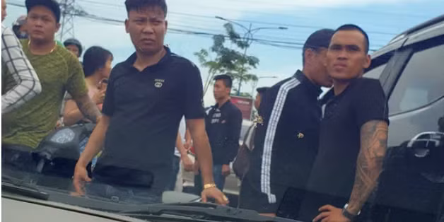 Thông tin ban đầu được biết, khi xảy ra vụ nôn ói trúng ông Lương, ông Lương đã đấm vào mặt ông Hiền và bắt vào phòng VIP 8 xin lỗi mọi người và xảy ra xô xát.