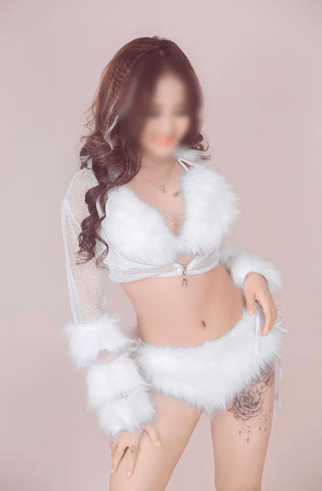 Nghi can sat hai nu DJ xinh dep trong phong tro doi mat muc an nao?-Hinh-4