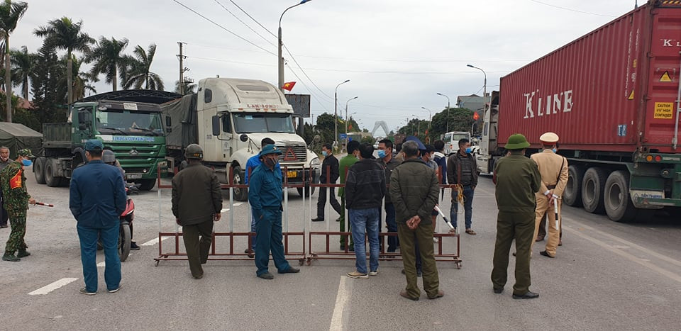 Quang Ninh lap chot kiem dich COVID-19, Quoc lo 18 un u keo dai