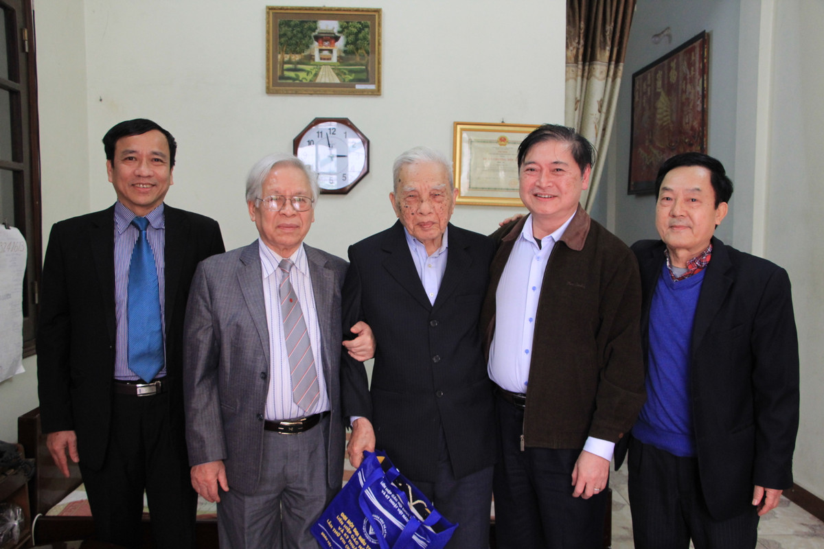 Chu tich Phan Xuan Dung tham, chuc Tet nguyen Lanh dao Lien hiep cac Hoi KH&KT Viet Nam