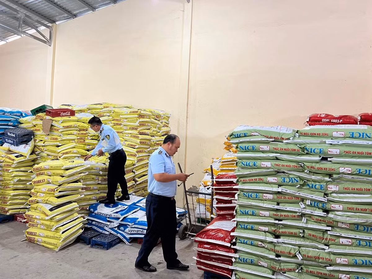 Bac Lieu: 3 tan thuc an chan nuoi het han bi tam giu