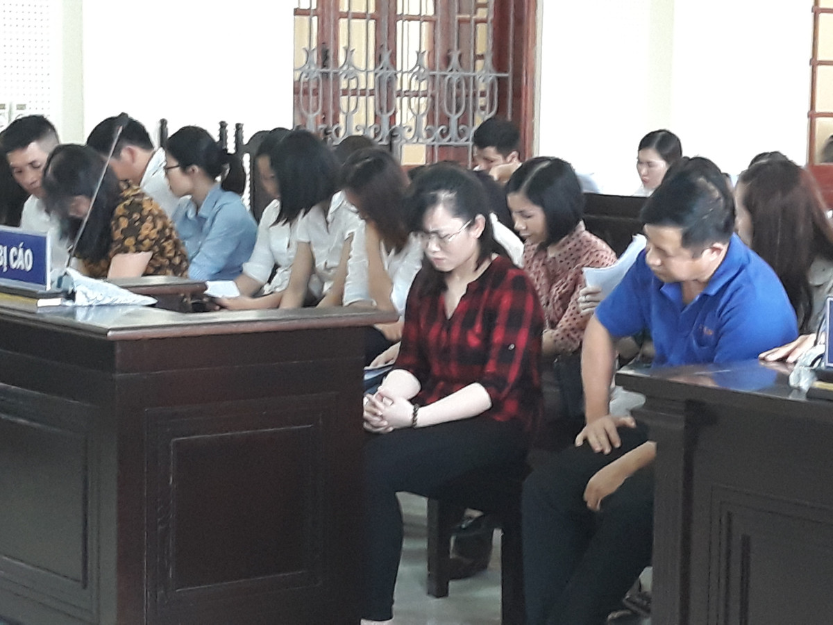 Các bị cáo khác bị truy tố về tội Cố ý làm trái quy định của Nhà nước về quản lý kinh tế gây hậu quả nghiêm trọng.