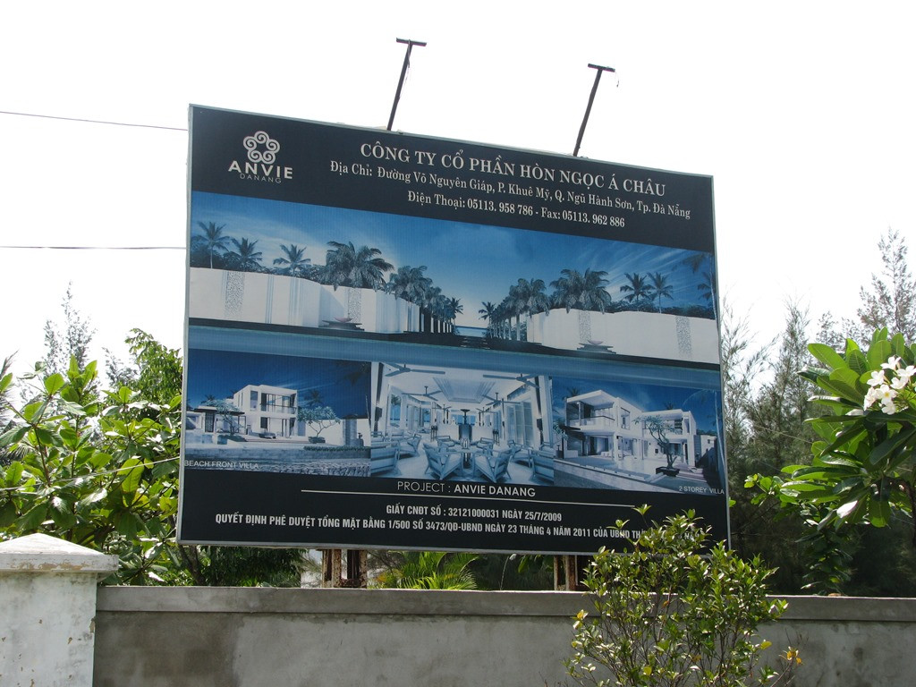 Thay vì gấp rút triển khai dự án, doanh nghiệp này lại nhiều lần xin điều chỉnh quy hoạch, giãn tiến độ thực hiện Dự án, thay đổi một số loại hình kinh doanh dịch vụ du lịch… Dự án kéo dài năm này sang năm khác, chính quyền Thành phố đã nhiều lần nhắc nhở, mời họp giải quyết, nhưng cứ mỗi lần TP. Đà Nẵng ra tối hậu thư cho dự án, thì chủ đầu tư lại tìm mọi cách để trì hoãn và hệ quả là dự án vẫn “treo” kéo dài cho đến bây giờ. Ảnh: thienkimreal.com.vn.