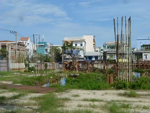  4. Dự án Danang Center Dự án Danang Center (nằm trên các trục đường Phan Châu Trrinh, Hùng Vương và Nguyễn Thị Minh Khai) của Công ty Cổ phần địa ốc Vũ Châu Long làm chủ đầu tư và được khởi công từ năm 2008. Ảnh: Infonet.