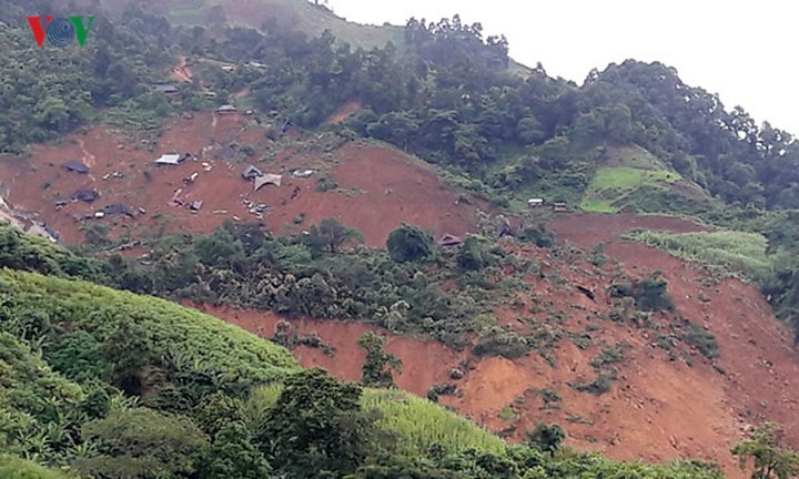 Anh ron nguoi tai hien truong vu sat lo nui o ban Sang Tung