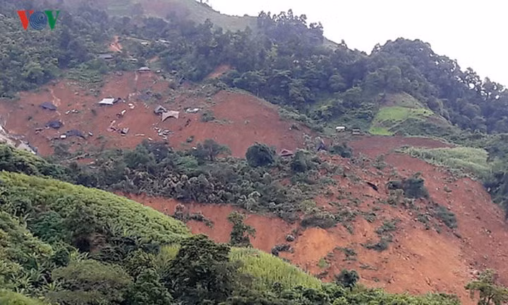 Anh ron nguoi tai hien truong vu sat lo nui o ban Sang Tung