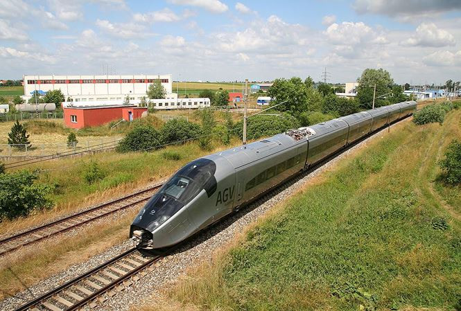 Dự kiến năm nay Bộ GTVT sẽ xây dựng xong đề án nghiên cứu tuyến đường sắt tốc độ cao Bắc - Nam. Ảnh minh họa.