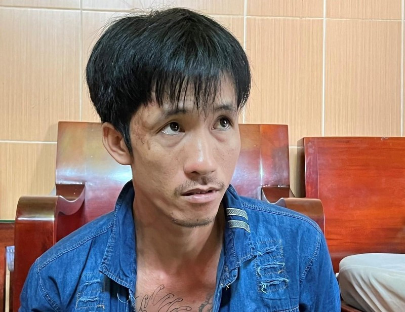  Bắt nghi can đâm chết lái xe taxi ở Đồng Nai. Ngày 10/9, Công an tỉnh Đồng Nai đã bắt giữ Nguyễn Minh Tâm (30 tuổi, huyện Long Thành) điều tra hành vi giết người. Do ghen tuông, chiều 7/9, Tâm rủ Đạt (27 tuổi), Nhã (22 tuổi, tỉnh Long An) cùng một số đối tượng khác đến quán nước ở khu Phước Hải, thị trấn Long Thành gặp chị P.T.D.M (bạn gái Tâm) và anh M. V. N (bạn trai cũ chị M) để nói chuyện. Khi thấy Tâm đánh anh N, anh Nguyễn Công Đức (41 tuổi, huyện Long Thành) lái xe taxi đang đỗ gần đó đến can ngăn thì bị Tâm dùng dao đâm 3 nhát vào người, tử vong.