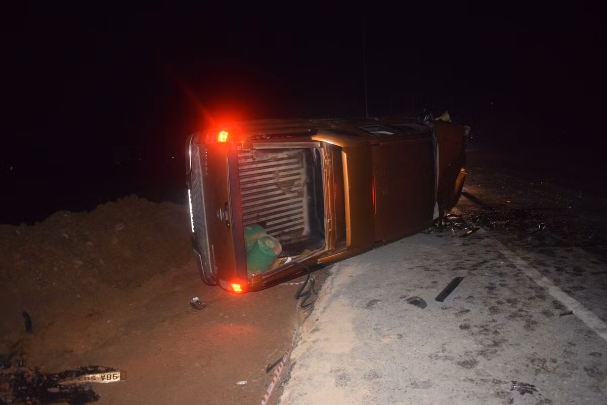  Tài xế say xỉn tông chết người trên ôtô đang đỗ ven đường. Vụ tai nạn xảy ra khoảng 22h30 ngày 9/9 tại tỉnh lộ 293, thị trấn Tân An (huyện Yên Dũng, Bắc Giang). Xe ô tô 98C-176.63 do anh Lê Văn Thao (SN 1989, huyện Lạng Giang) điều khiển đã va chạm với đuôi xe ô tô BKS 98A-503.44 đang dừng đỗ sát lê đường. Khi đó, trên xe 98Acó anh Trần Văn Nguyên (SN 1991, huyện Yên Dũng) và chị Hảo là vợ anh Nguyên. Vụ tai nạn khiến anh Nguyên tử vong, chị Hảo bị thương nặng. Thao khai có uống rượu ở địa bàn huyện Lục Nam. Kiểm tra cho thấy, anh Thao có nồng độ cồn ở mức 1,066 mg/l khí thở. 