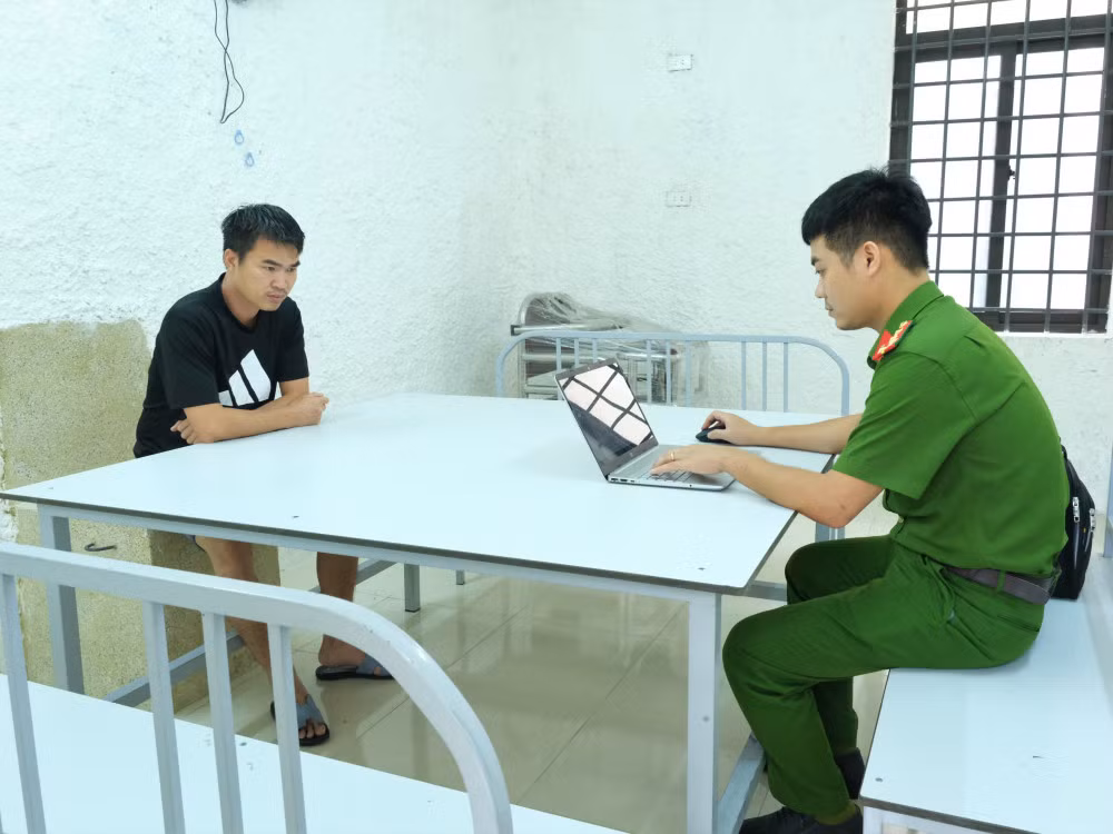 Khoảng 21h40 ngày 19/8, nhiều người dân trên địa bàn thị trấn Hương Khê, huyện Hương Khê nghe nhiều tiếng nổ phát ra từ phía khu vực nhà Lê Xuân Giáp, ở tổ dân phố 2, thị trấn Hương Khê. Tiếng nổ giống với tiếng súng quân dụng làm cho người dân hoảng sợ. Sự việc xảy ra vào ban đêm, gây ảnh hưởng xấu đến an ninh trật tự trên địa bàn.