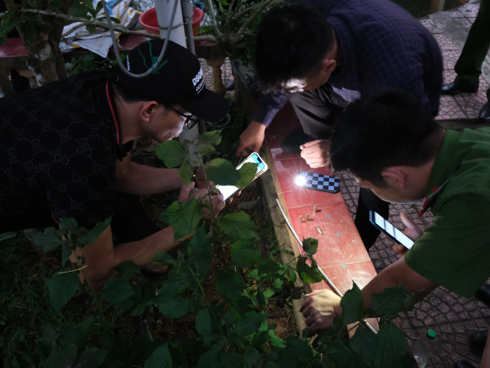 Xét thấy, vụ việc có tính chất phức tạp, dư luận đặc biệt quan tâm; thực hiện ý kiến chỉ đạo của đồng chí Giám đốc Công an tỉnh, của Thủ trưởng Cơ quan CSĐT Công an tỉnh giao Phòng Cảnh sát hình sự chủ trì phối hợp Công an huyện Hương Khê điều tra làm rõ.