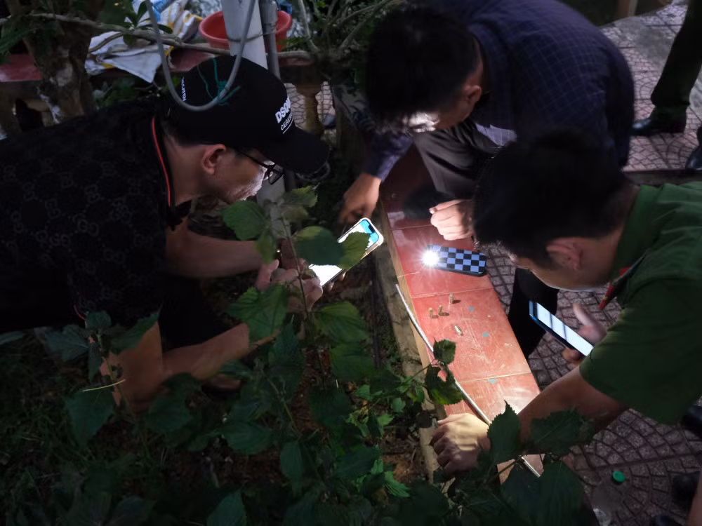 Xét thấy, vụ việc có tính chất phức tạp, dư luận đặc biệt quan tâm; thực hiện ý kiến chỉ đạo của đồng chí Giám đốc Công an tỉnh, của Thủ trưởng Cơ quan CSĐT Công an tỉnh giao Phòng Cảnh sát hình sự chủ trì phối hợp Công an huyện Hương Khê điều tra làm rõ.