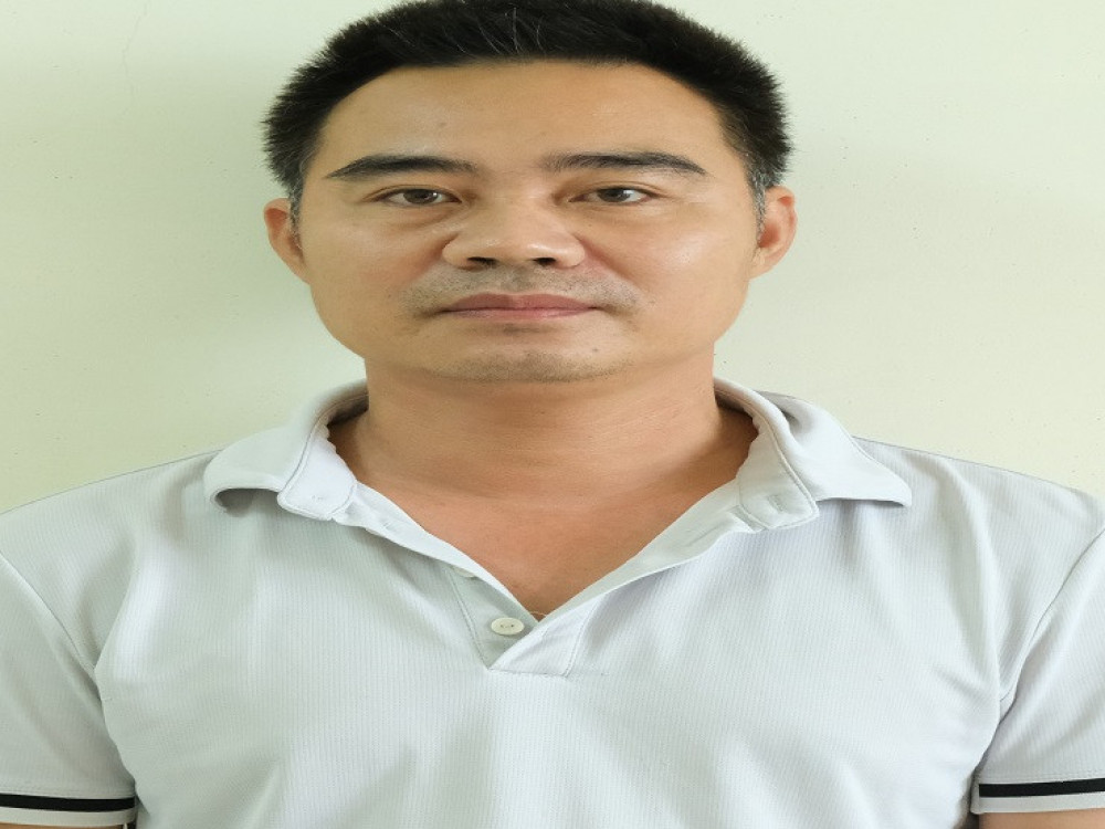 Tuy nhiên với những chứng cứ lực lượng Công an thu thập được và sử dụng đồng bộ các biện pháp nghiệp vụ buộc các đối tượng phải thừa nhận các hành vi phạm tội. Cơ quan điều tra đã truy tìm thu giữ được 2 khẩu súng nói trên cùng nhiều viên đạn. (Ảnh đối tượng Quảng) 