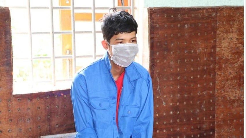  Nam thanh niên tưới xăng đốt chết mẹ kế: Ngày 2/9, Công an tỉnh Vĩnh Long khởi tố bị can, bắt tạm giam Trương Hoài Thương (26 tuổi, xã Mỹ Hòa, TX Bình Minh) về tội giết người. Khoảng 20h ngày 28/8, sau khi nhậu, nhớ lại mâu thuẫn với bà N (47 tuổi, mẹ kế), Thương đã nảy sinh ý định giết chết bà. Thương mua 3 lít xăng mang về nhà. Thấy bà N. và T. đang nằm ngủ trong mùng, Thương lấy xăng tạt vào hai người và bật lửa đốt. Bà N tử vong sau đó còn em T bị bỏng nặng.