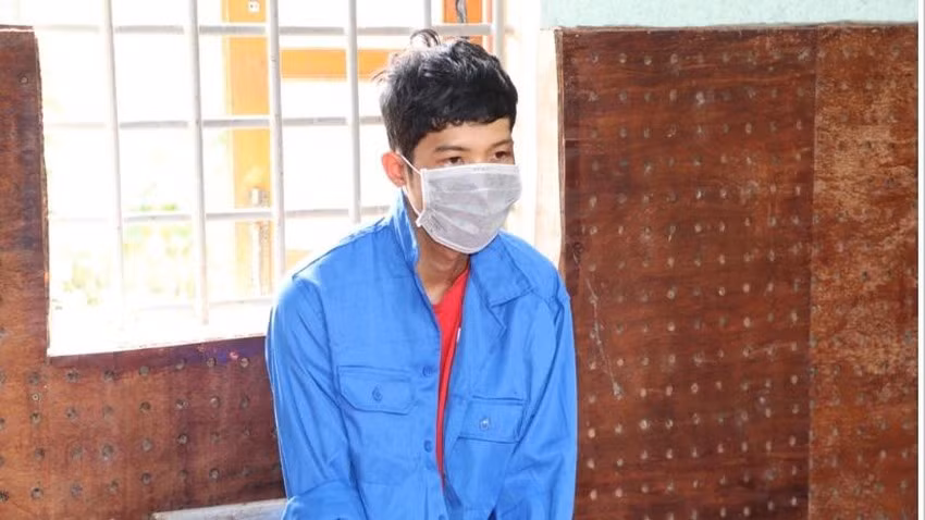  Nam thanh niên tưới xăng đốt chết mẹ kế: Ngày 2/9, Công an tỉnh Vĩnh Long khởi tố bị can, bắt tạm giam Trương Hoài Thương (26 tuổi, xã Mỹ Hòa, TX Bình Minh) về tội giết người. Khoảng 20h ngày 28/8, sau khi nhậu, nhớ lại mâu thuẫn với bà N (47 tuổi, mẹ kế), Thương đã nảy sinh ý định giết chết bà. Thương mua 3 lít xăng mang về nhà. Thấy bà N. và T. đang nằm ngủ trong mùng, Thương lấy xăng tạt vào hai người và bật lửa đốt. Bà N tử vong sau đó còn em T bị bỏng nặng.