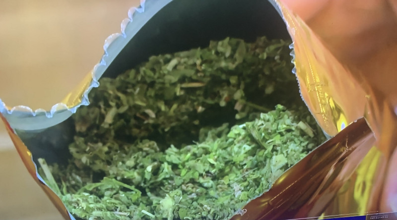 Lê Đức Thịnh đã thuê Nguyễn Ngọc Khánh về làm thuê giúp việc cho Thịnh, nhiệm vụ của Khánh là quảng cáo “Tobaco” và “Cỏ Mỹ” trên các hội nhóm trang mạng xã hội, nhận đơn hàng của khách, đóng gói sản phẩm và giao hàng cho khách.