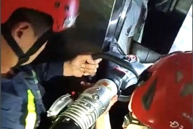  Giải cứu 2 người bị mắc kẹt trong thang máy tại Đà Nẵng. Khoảng 1h ngày 18/9, Trung tâm thông tin 114 của Công an TP Đà Nẵng nhận tin có người mắc kẹt thang máy tại số nhà 140 Lê Duẩn (quận Hải Châu, Đà Nẵng). Lực lượng Phòng Cảnh sát PCCC và CNCH xác định thang máy bị sự cố, 2 nạn nhân gồm 1 nam và 1 nữ (cùng SN 2003) mắc kẹt tại tầng 4 của ngôi nhà. Lực lượng cứu nạn đã mở cửa cứu hai nạn nhân an toàn. 