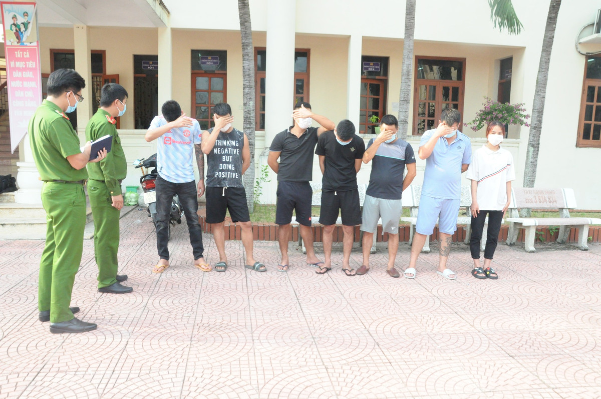 Hai Duong: 15 doi tuong bay lac trong karaoke Hoang Gia 88