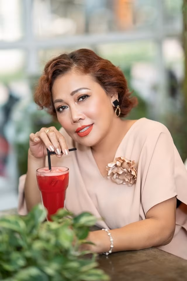 Siu Black - nu giam khao ngoi “ghe nong” lau nhat Vietnam Idol hien phai lam du nghe de muu sinh-Hinh-4