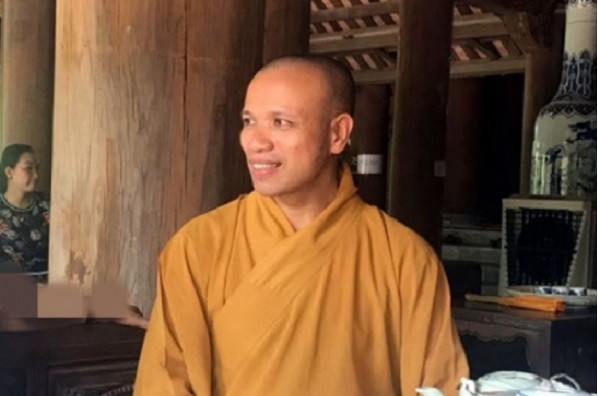 Quá trình điều tra, Hà Duy Tuấn khai từng nhiều lần đến chùa Nôm đưa tổng số tiền 970.000 USD cho bị can Triệu. Tuy nhiên, ông Triệu khai chỉ nhận được 400.000 USD.