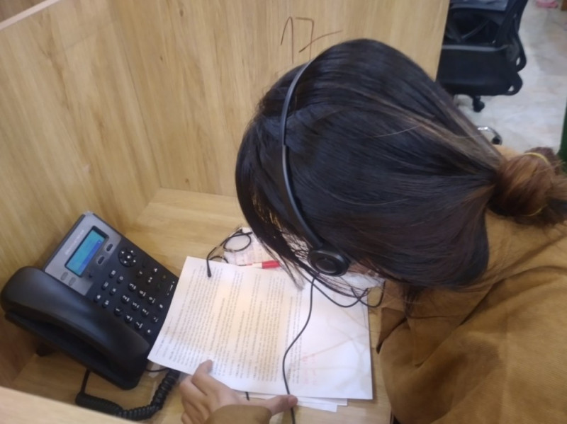 Khách hàng khi nhận được hồ sơ giả nói trên sẽ tin tưởng trả phí bảo hiểm tiền vay cho nhân viên bưu điện (bằng tiền mặt). Sau đó, Thạch sẽ liên hệ bưu điện lấy số tiền mặt này rồi chiếm đoạt. Số tiền phí bảo hiểm chính là số tiền khách hàng bị chiếm đoạt.