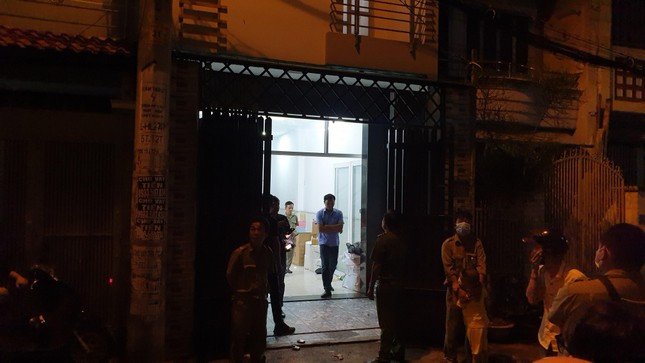 Đột kích "đại bản doanh" nhóm giả mạo ngân hàng lừa tiền người dân - Hình 2 Dot kich