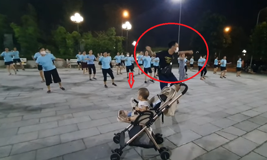 Ong bo 'quay' cuc sung theo nhom the duc, con nho ngo ngac ngoi xem!-Hinh-3