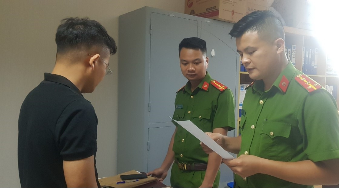 Khoi to can bo Quan ly thi truong Thanh Hoa danh ban gai da man