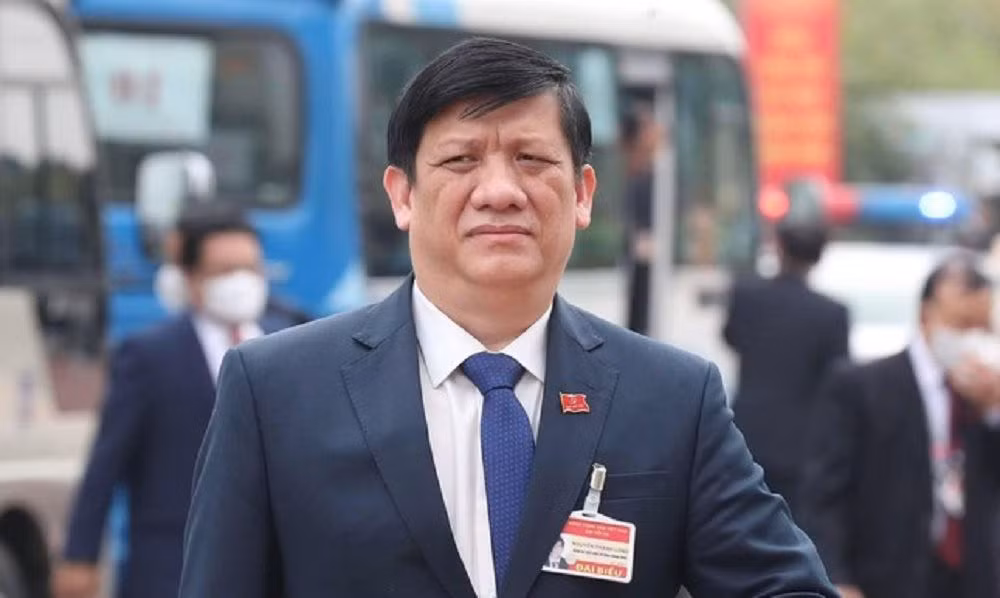 Cựu Bộ trưởng Y tế Nguyễn Thanh Long: Ngày 7/6, Cơ quan Cảnh sát điều tra Bộ Công an đã khởi tố, bắt giam ông Nguyễn Thanh Long – cựu Bộ trưởng Y tế về tội “Lợi dụng chức vụ quyền hạn trong khi thi hành công vụ”. 