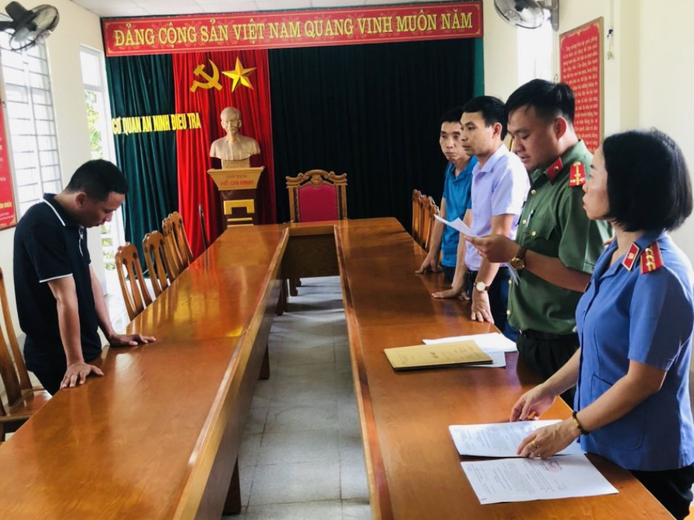 Khoi to 4 doi tuong lien quan duong day danh bac Phan Sao Nam