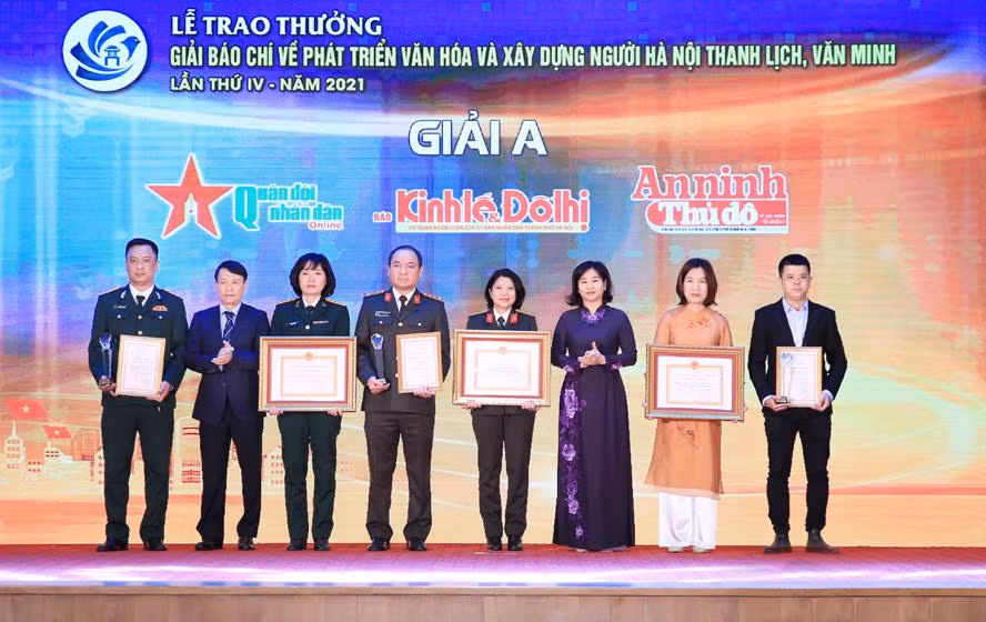 Giai bao chi ve Phat trien van hoa va xay dung nguoi Ha Noi thanh lich, van minh