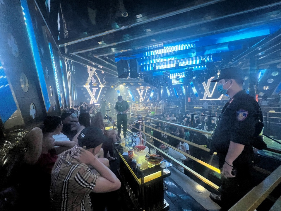 Vu 52 nguoi duong tinh ma tuy: Tam giu chu quan bar LV Club-Hinh-2