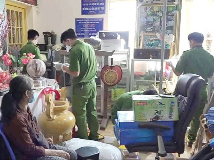 Đối với tin báo tố cáo về 2 hành vi "loạn luân" và "lừa đảo chiếm đoạt tài sản" xảy ra tại căn nhà của bị án Cao Thị Cúc (số 191A, ấp Lập Thành, xã Hòa Khánh Tây, huyện Đức Hòa, tỉnh Long An), thời gian qua, Cơ quan Cảnh sát điều tra đã quyết định tạm đình chỉ giải quyết. Sau khi có thêm các hồ sơ, tài liệu và kết quả giám định từ các cơ quan chuyên môn, Cơ quan ANĐT quyết định phục hồi giải quyết tin báo tố giác tội phạm của nhiều tổ chức, cá nhân về hành vi "lừa đảo chiếm đoạt tài sản" xảy ra tại “Tịnh thất Bồng Lai”. 