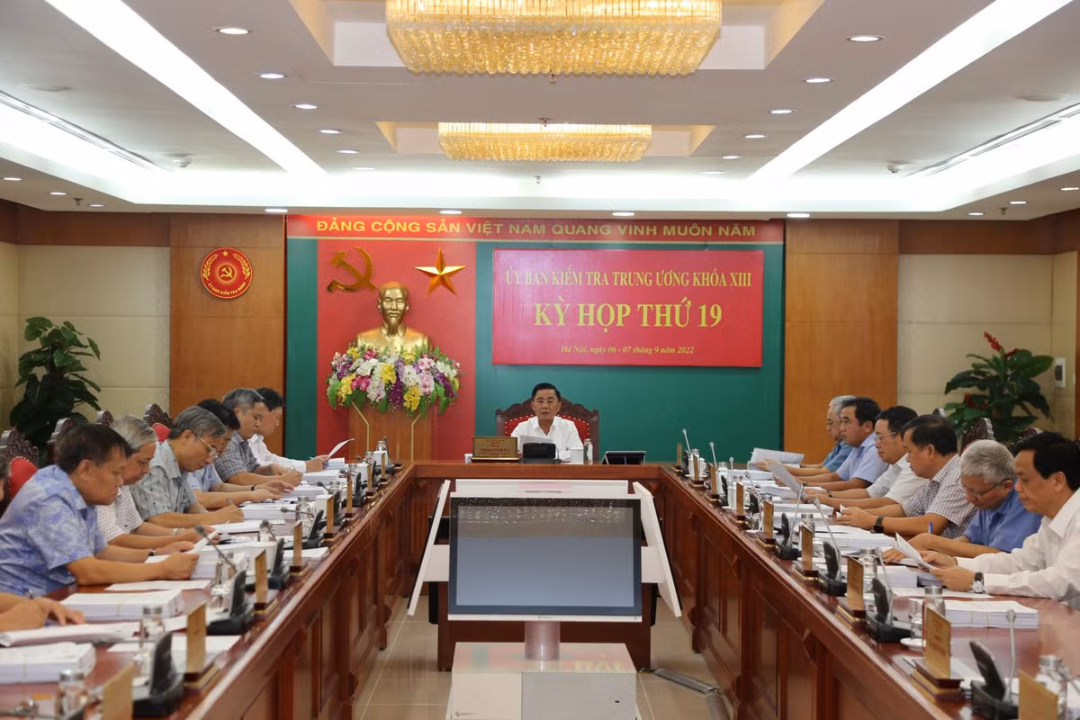 Tại kỳ họp thứ 19, Ủy ban Kiểm tra Trung ương đề nghị cấp có thẩm quyền xem xét, thi hành kỷ luật Ban Thường vụ Tỉnh ủy Hải Dương nhiệm kỳ 2020 -2025; Ban cán sự Đảng UBND tỉnh Hải Dương nhiệm kỳ 2016-2021 và 2021-2026 và 6 cá nhân. 