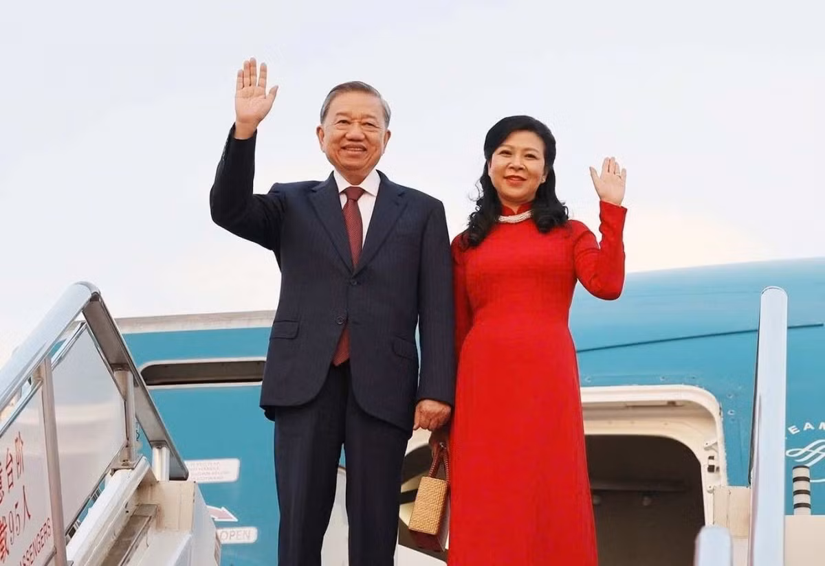 Tong Bi thu, Chu tich nuoc To Lam len duong tham du Hoi nghi Thuong dinh