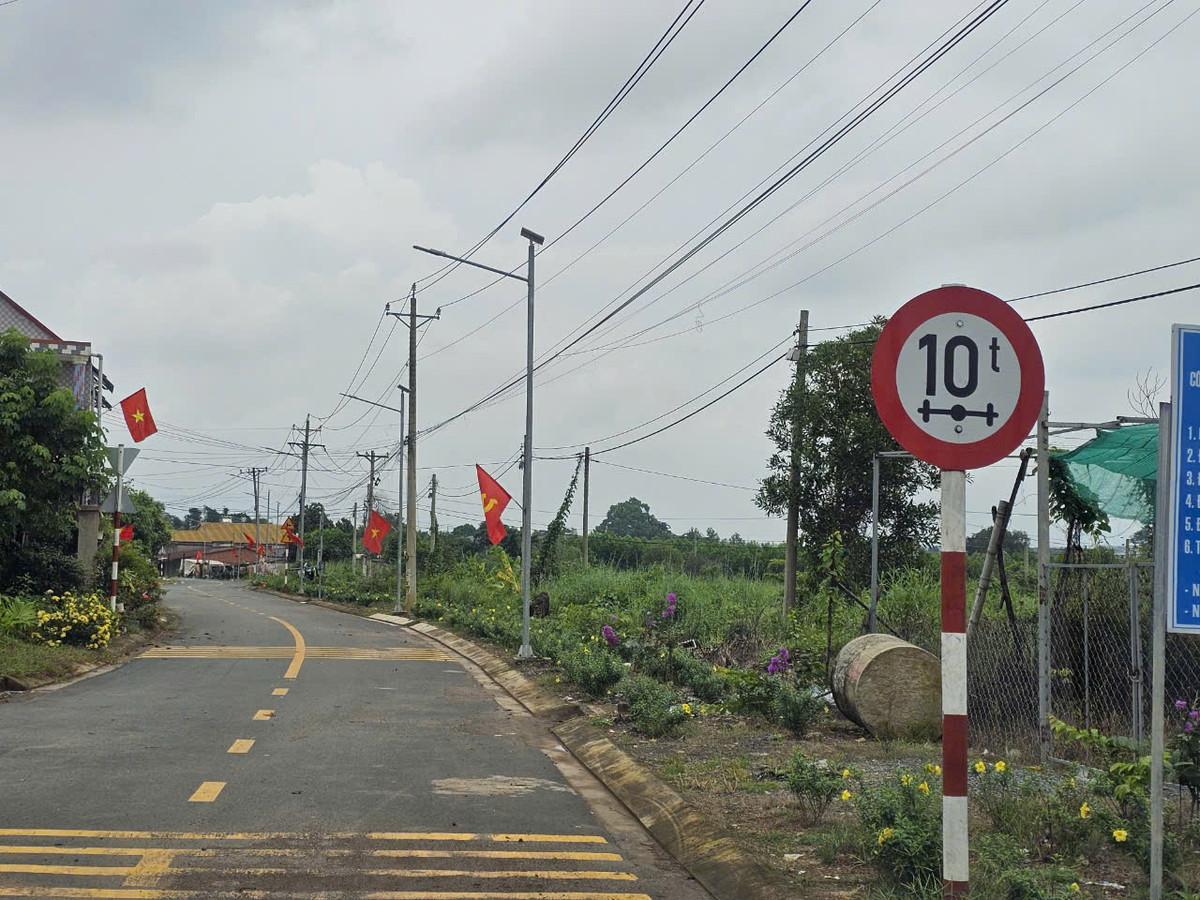 Dong Nai: Nang luc nha thau thi cong duong cap nuoc xa Tan An-Hinh-6