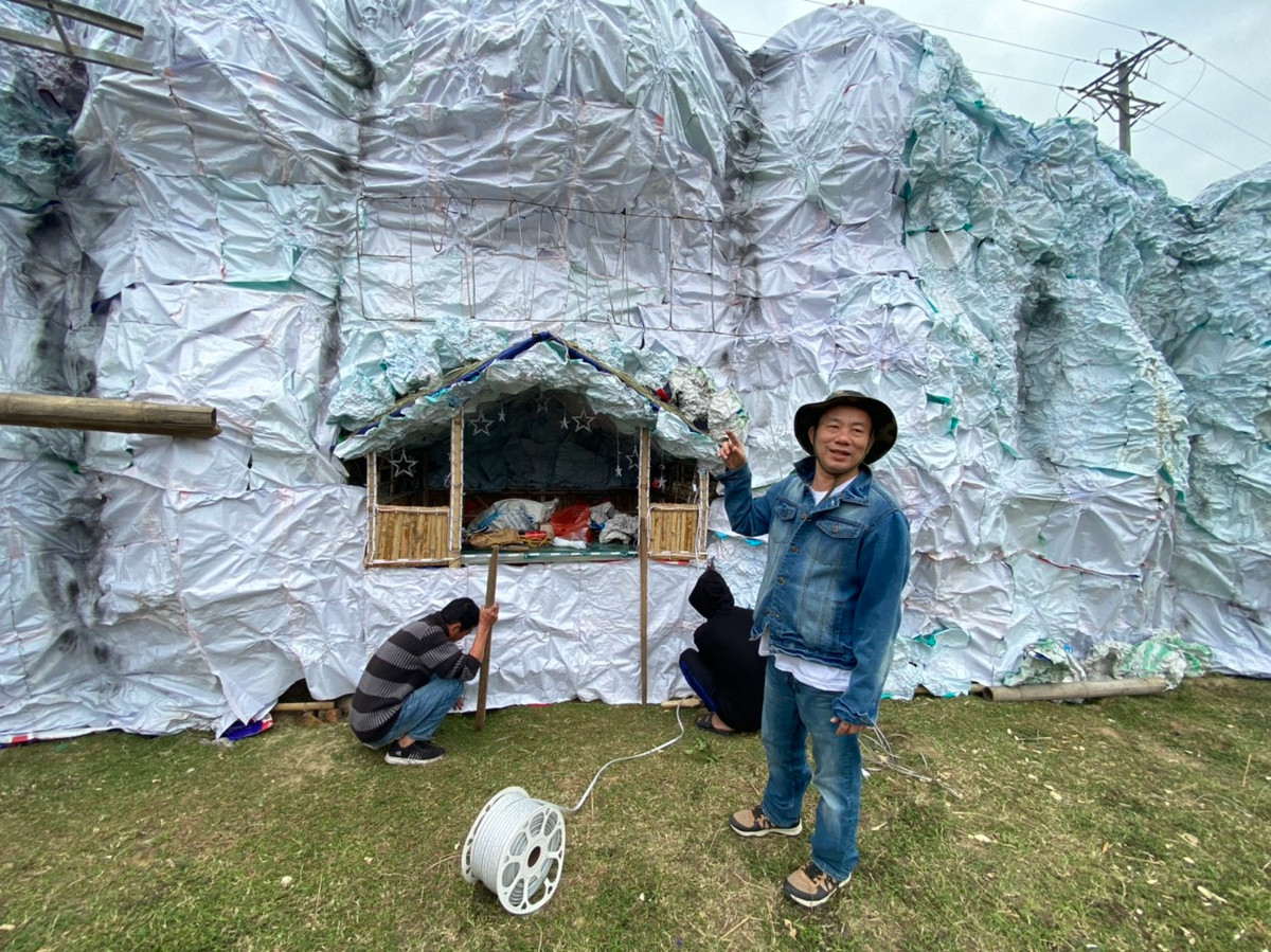 Anh Nguyễn Văn Huyên, sống và làm việc ở Mỹ đã gần 20 năm. Giáng sinh năm nay về thăm quê, anh cảm nhận mùa Giáng sinh tại quê hương thật ấm áp, an lành.