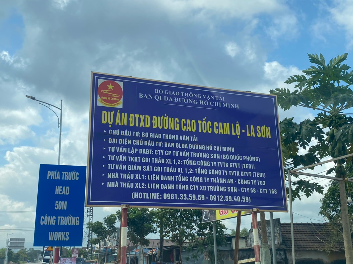 Được biết vào chiều qua 27/12, Hội đồng Kiểm tra nhà nước về công tác nghiệm thu công trình xây dựng (Hội đồng) đã tổ chức kiểm tra công tác nghiệm thu Dự án thành phần đầu tư xây dựng đoạn Cam Lộ - La Sơn.