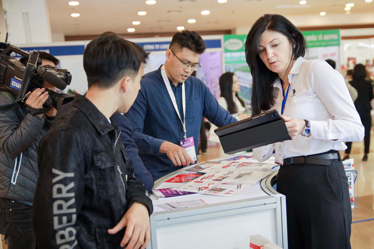 Trong ba năm 2015, 2017 và 2019, triển lãm đã thu hút được số lượng lớn các doanh nghiệp Nga và cả doanh nghiệp Việt Nam tham gia trưng bày sản phẩm, dịch vụ.