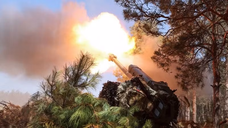 Đồng thời, kênh Telegram của Ukraine "Legitimny" cho biết, văn phòng ông Zelensky đang xem xét tiến hành "cuộc tấn công cuối cùng" để chiếm càng nhiều lãnh thổ Nga càng tốt, nhằm có thêm lợi thế khi ông Trump làm trung gian hòa giải, hy vọng có thể dùng vùng chiếm đóng ở Kursk để đổi lấy lãnh thổ ở miền đông Ukraine hoặc buộc Nga phải nhượng bộ. Ảnh: New York Times.