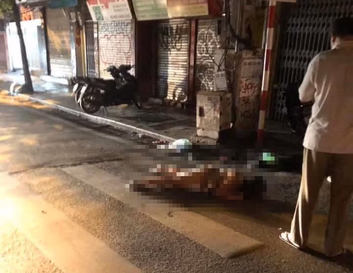 Ha Noi: Co gai tre bi xe tong nguy kich o pho Hang Bac