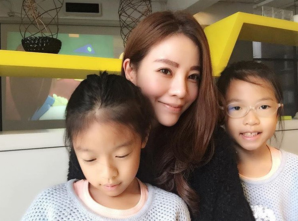 Ve tre dep cua ba chi em gai o do tuoi 40 bi 