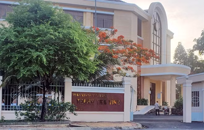 Chanh thanh tra tinh Hau Giang bi ky luat