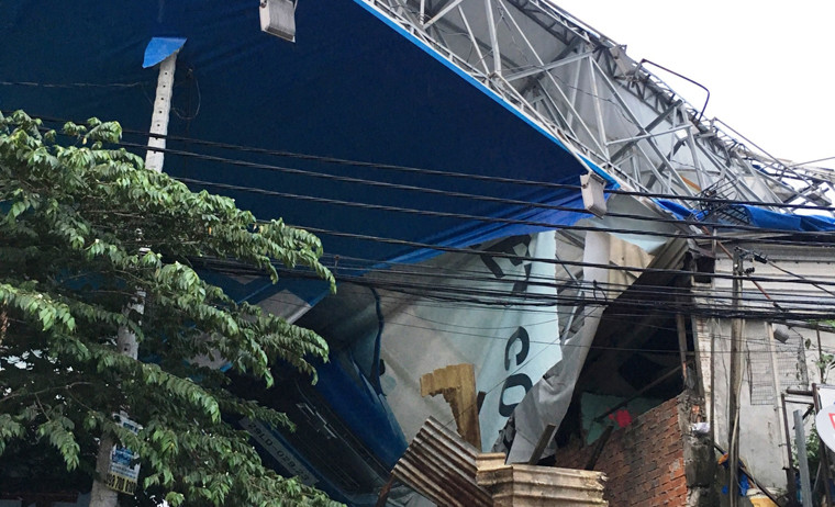 Công tác cứu hộ tại hiện trường vẫn đang được khẩn trương thực hiện.