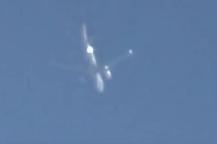 Máy bay do thám Tu-214R của Nga hiện diện trên bầu trời Idlib sẽ phần nào trợ giúp cho lực lượng pháo binh Syria để công phá mục tiêu.