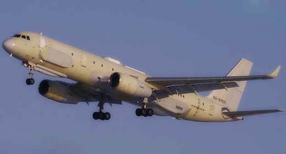 Những thiết bị trang bị trên Tu-214R được phát triển bởi tập đoàn Vega nhưng chúng hiện đại hơn và có độ chính xác cao hơn nhiều so với các phiên bản cùng loại của một số nước.