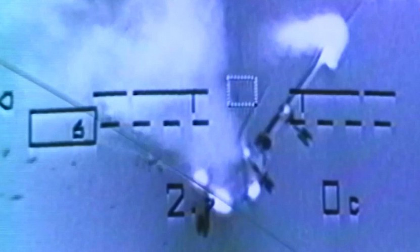 Quả đạn mất chưa đầy 5 giây để đánh trúng mục tiêu, khiến chiếc Tu-16 gãy đôi và nổ tung.