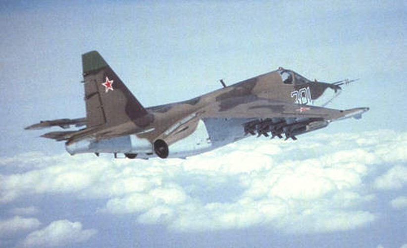Trong video, chiếc Su-25 sử dụng hệ thống cảm biến quang - hồng ngoại để khóa mục tiêu.